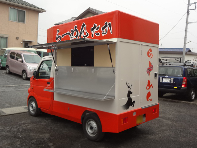 埼玉県八潮市、らーめんたか様の移動販売車を製作しました